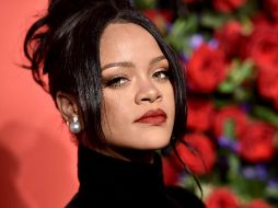 Los rumores del embarazo iniciaron en noviembre pasado, cuando Rihanna supuestamente pidió al personal que no fumara cerca de ella en una posesión presidencial de Barbados. AFP / ARCHIVO
