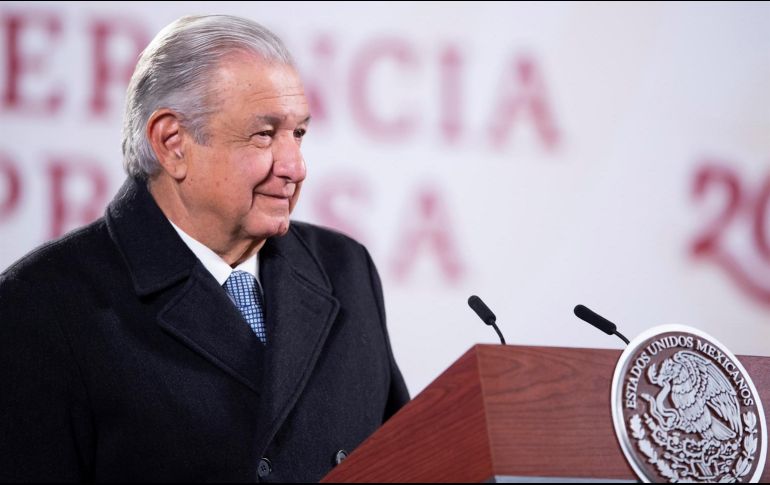 AMLO insistió en que el mejor método para elegir a su relevo en 2024 es la encuesta para preguntarle al pueblo. EFE / Presidencia de México