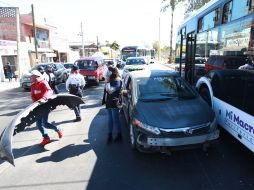 Las unidades fueron retiradas para evitar caos vial, a la espera de la llegada de sus aseguradoras. EL INFORMADOR/ A. Camacho