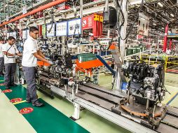 El problema de la interrupción en la cadena de suministros seguirá afectando al sector automotriz que aporta 3% del PIB nacional y 17.2% del sector manufacturero. NOTIMEX/Archivo