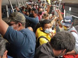 Desde que comenzó a operar, las aglomeraciones fueron un constante en el nuevo medio de transporte. EL INFORMADOR/A. Camacho