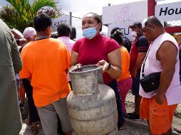 El confinamiento en Tonga se produce cuando muchos siguen sin acceso a internet después de la erupción de un volcán submarino y el subsiguiente tsuami. AFP/MATANGI TONGA/M. Fonua