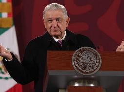 El Presidente López Obrador dice que un alto directivo de Televisa refirió que Carlos Loret de Mola les servía como 