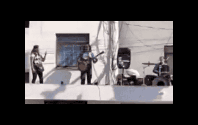 Aunque se desconocen los pormenores de esta presentación, las imágenes se vuelven virales. Twitter: @Juglar_lunatico