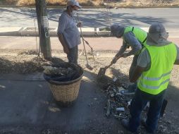 Desde temprana hora, el Ayuntamiento de Guadalajara se puso en acción para limpiar el espacio que les corresponde. EL INFORMADOR/G. Gallo