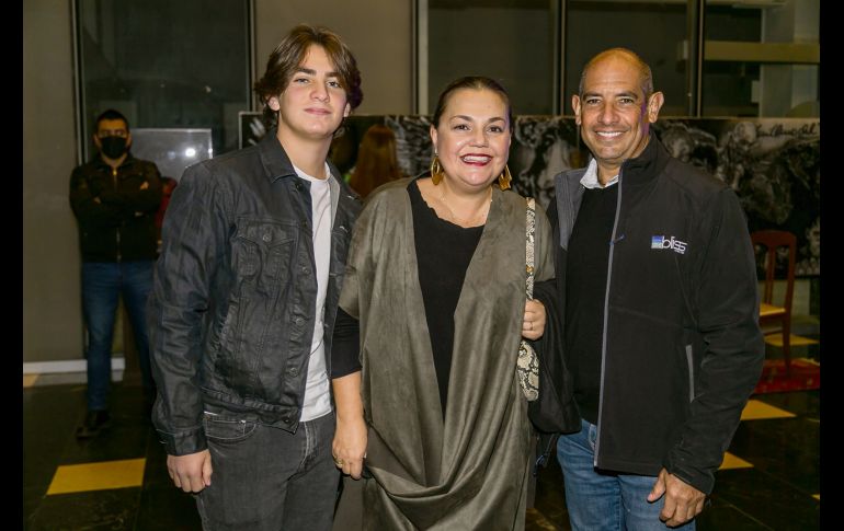 Iñaki Andonaegui, Cristy Rossel y Miguel Andonaegui. GENTE BIEN JALISCO/CLAUDIO JIMENO