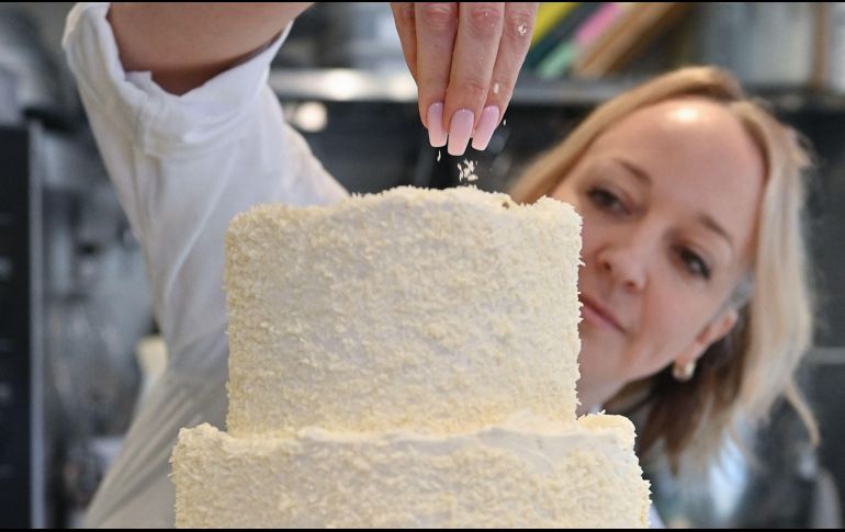 Claire Ptak. La chef ya tiene experiencia cocinando postres para la realeza y tiene algunas ideas y consejos para quienes hagan el postre para la celebración de los 70 años del reinado de Isabel II. AFP