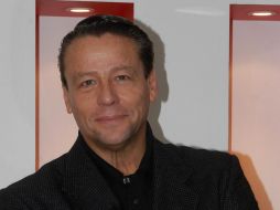 Adame, acompañado del profesor Christopher Terrón, asistió vestido de blanco a “Venga la alegría” para demostrar sus habilidades en las artes marciales. NTX / ARCHIVO