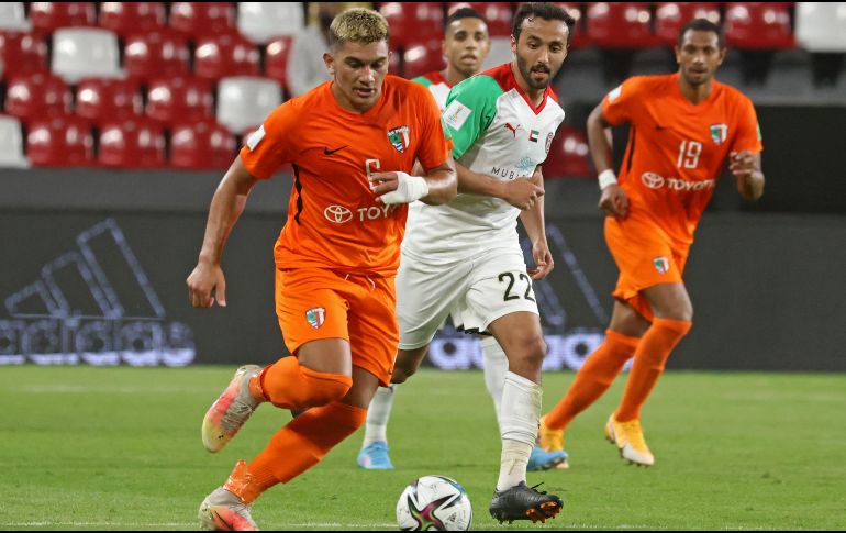 El equipo anfitrión en Emiratos Árabes Unidos, Al Jazira, goleó 4-1 al AS Pirae tahitiano, representante de Oceanía, en el partido de la ronda preliminar del torneo de la FIFA. AFP / K. Sahib