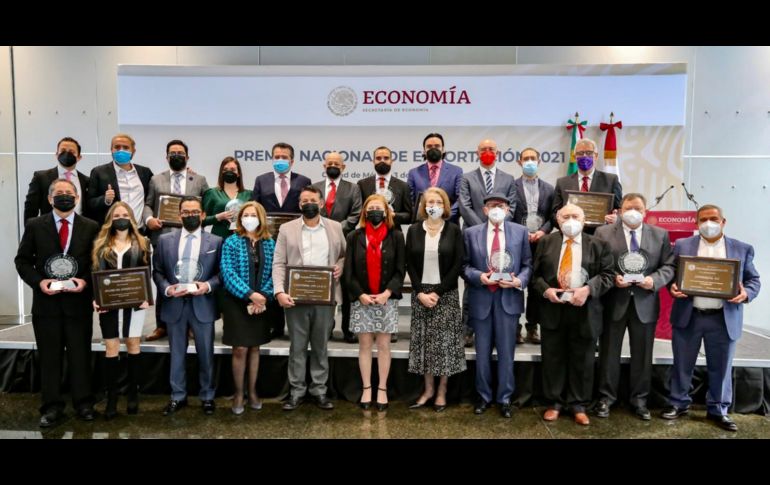 La secretaria de Economía, Tatiana Clouthier, entregó este reconocimiento a la empresa y reiteró el importante papel que funge en las exportaciones y comercializaciones. TWITTER / @tatclouthier