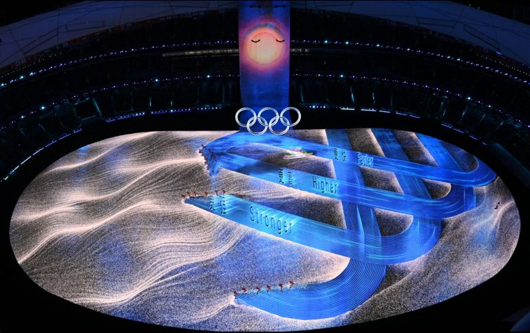 Desfilaron al frente de sus equipos ilustres deportistas, después del espectáculo de luces. AFP / F. X. Martit