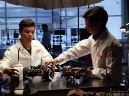 por profesionales capaces de asumir nuevos retos y caminar hacia el futuro con certeza. ESPECIAL