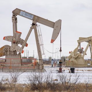 Petróleo cierra la semana con alza