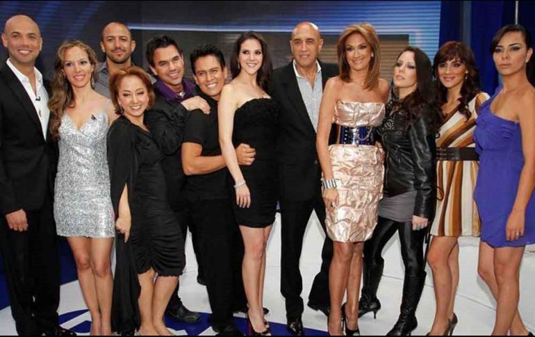 20 años no son nada. Los participantes, al lado de Adela Micha (cuarta de derecha a izquierda) y Pedro Torres (a su lado); conductora y productor de aquella edición. ESPECIAL