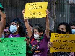 La prensa mostró denuncias policiales de 2016 contra Valer por violencia doméstica, lo que generó manifestaciones. AP/M. Mejía