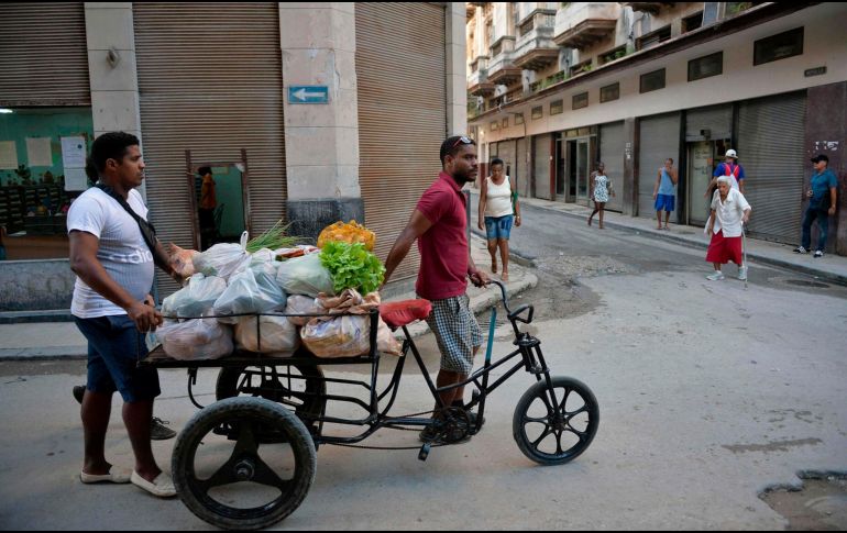 El gravamen presionará la inflación, que en 2021 llegó a 70%. AFP/Archivo
