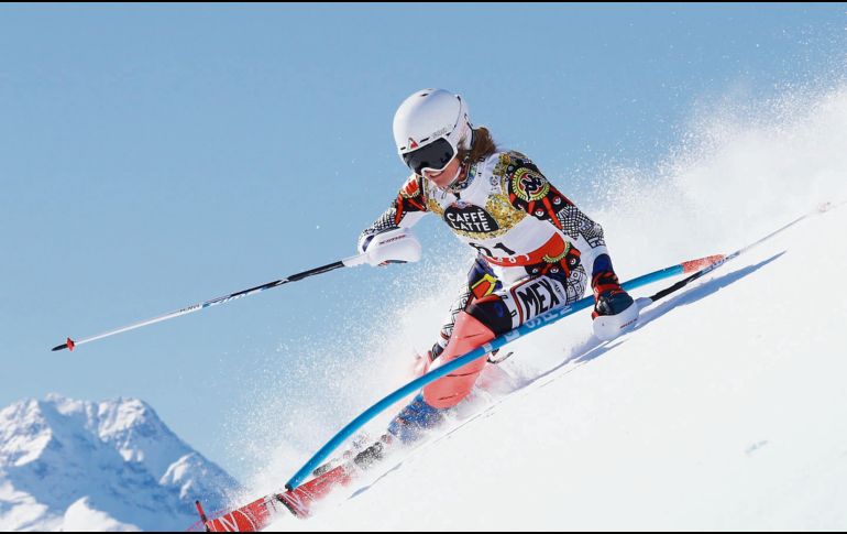Schleper está casada con un mexicano, y al contar con la doble nacionalidad, la esquiadora optó por representar a nuestro país para hacer historia pues en cuanto arrancó su competencia dentro de Beijing 2022. AFP