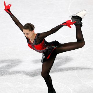 ¡Increíble! Patinadora hace espectacular salto cuádruple y le da el oro a Rusia