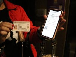 Guadalajara señaló que los establecimientos que sean apercibidos y reincidan en no cumplir con lo estipulado como pedir el certificado, serán acreedores a una sanción. ESPECIAL /