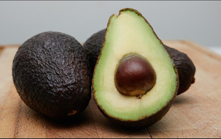 Regularmente, el día del juego los estadounidenses consumen aguacate especialmente en guacamole o en forma de dip. ESPECIAL/Photo by Gil Ndjouwou on Unsplash