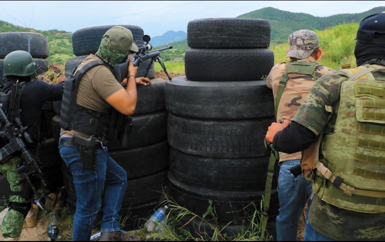EL Presidente dice que los programas sociales son para evitar que los jóvenes se unan a las filas de la delincuencia organizada. ARCHIVO