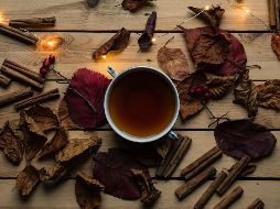 Es importante aclarar que la infusión de canela y laurel es solo un alivio momentáneo para el estrés. ESPECIAL/ Photo by Joanna Kosinska on Unsplash