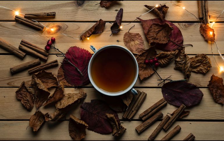 Es importante aclarar que la infusión de canela y laurel es solo un alivio momentáneo para el estrés. ESPECIAL/ Photo by Joanna Kosinska on Unsplash