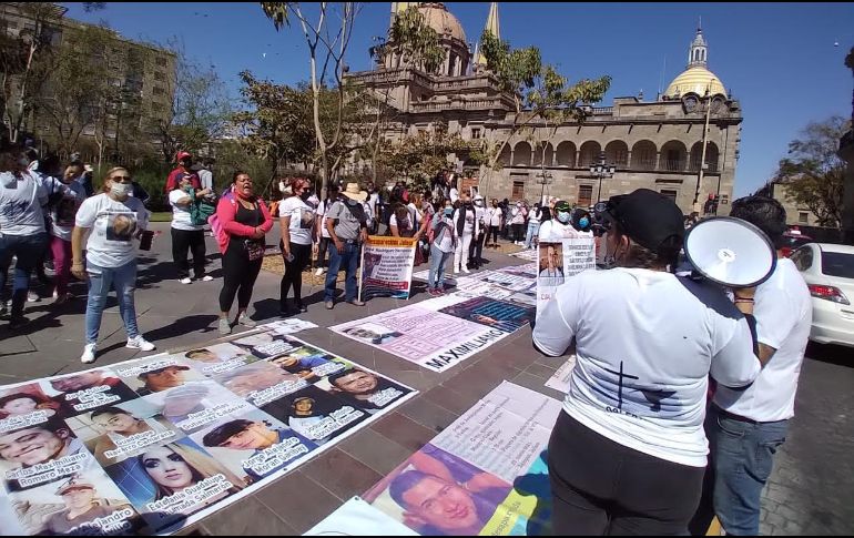 Los manifestantes pidieron que se termine la revictimización hacia las familias de las víctimas. EL INFORMADOR/R. Bobadilla