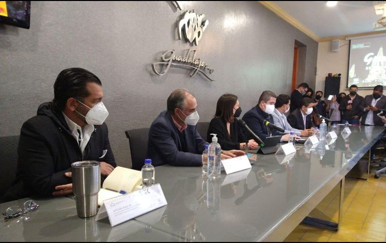 La Secretaria de Turismo de Jalisco y el Fideicomiso de Turismo de la Zona Metropolitana de Guadalajara anunciaron el convenio de promoción turística con el piloto de la prestigiosa escudería Red Bull. EL INFORMADOR / D. Reos