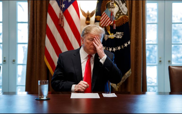 La semana pasada, los Archivos Nacionales también revelaron que Trump tenía la costumbre de romper algunos de sus documentos de trabajo, otra práctica contraria a la ley de 1978. AP / ARCHIVO