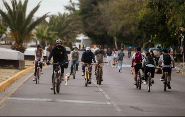 La Vía RecreActiva tiene un horario de operación de 8:00 a 14:00 horas, con la participación de 20 dependencias municipales y estatales. EL INFORMADOR / G. Gallo