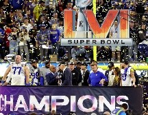 CAMPEONES. Esta noche los locales se convirtieron en héroes al interpretar el papel de su vida: el de campeones del Super Bowl. AFP/K. COX