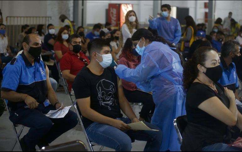 Plan. La vacunación de los diversos sectores de la población ayuda a la contención del coronavirus. Archivo/ El Informador