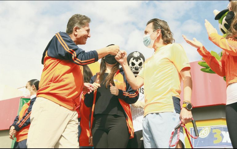 Alianza. Los alcaldes de Zapopan, Juan José Frangie, y de Guadalajara, Pablo Lemus, caminaron ayer junto a la ciudadanía en la extensión del paseo dominical. Especial