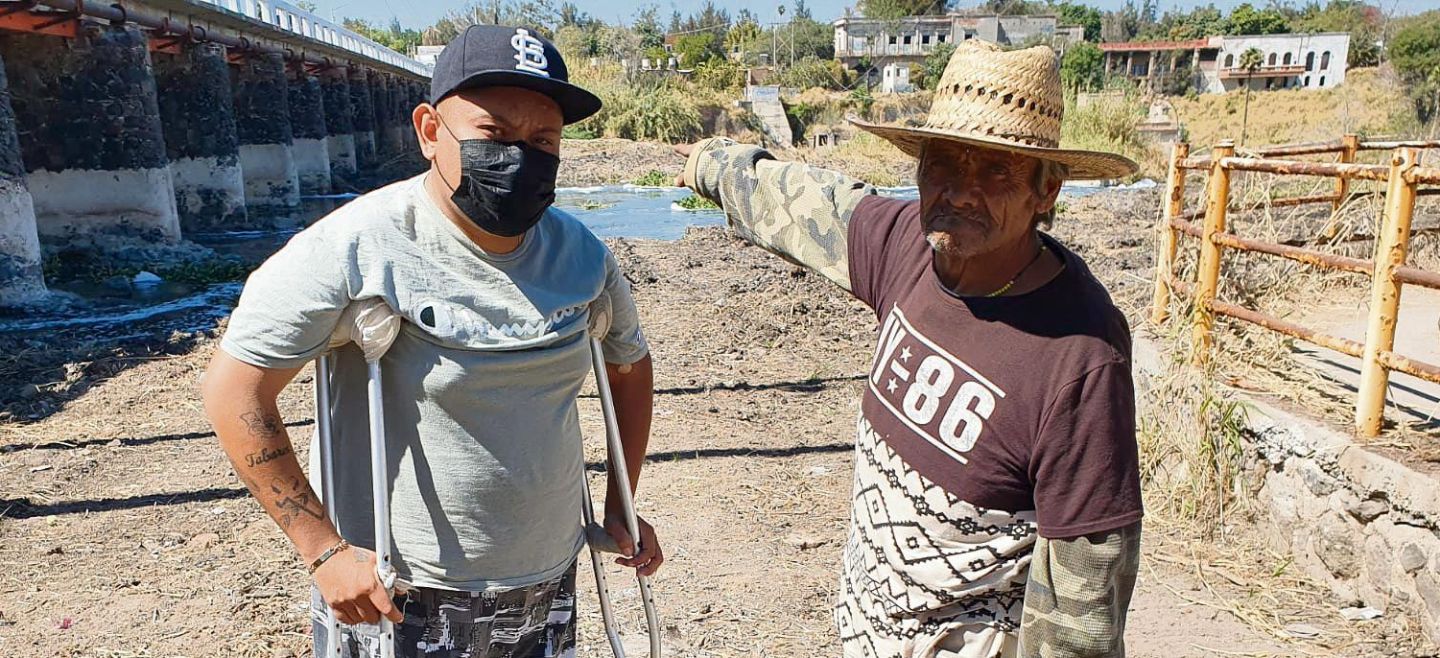 OLVIDO. José Francisco Tabares (izquierda) y Alberto Castañeda (derecha) tienen que trasladarse a Guadalajara para recibir atención. EL INFORMADOR/ Y. MORA
