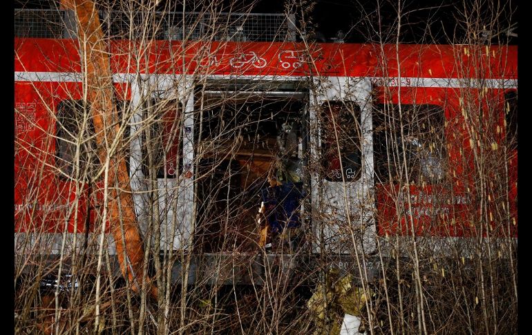 Calculan que unos 100 pasajeros, entre ellos escolares, viajaban en los dos trenes. AFP/M. Rehle