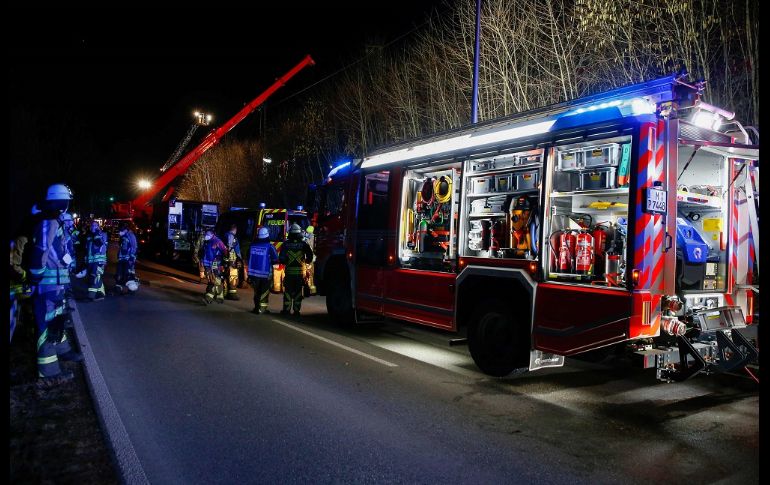 Calculan que unos 100 pasajeros, entre ellos escolares, viajaban en los dos trenes. AFP/M. Rehle