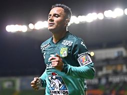 Luis Montes corrigió al árbitro tras mostrarle la tarjeta roja a Washington Corozo. IMAGO7