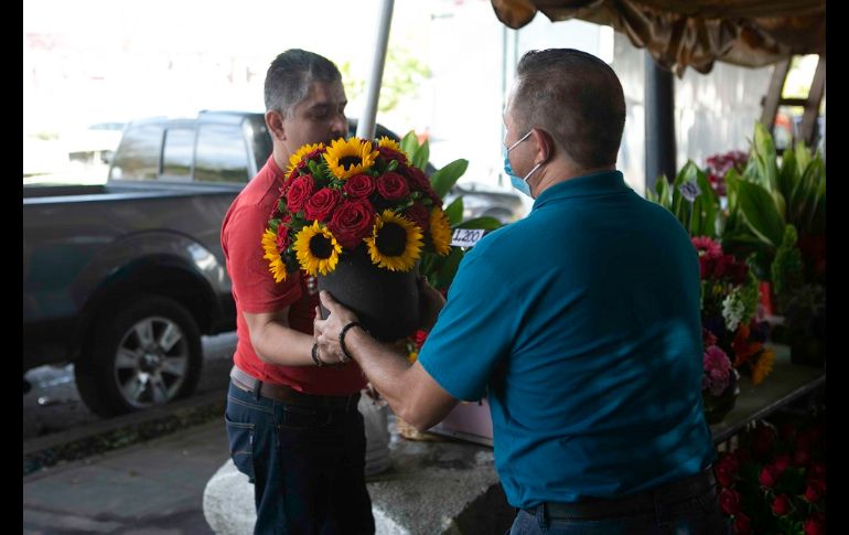 Comentan que algunos arreglos de flores subieron hasta 800 pesos cuando en una temporada normal se venden en 400. EL INFORMADOR/G. Gallo