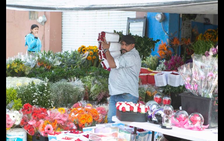 Comentan que algunos arreglos de flores subieron hasta 800 pesos cuando en una temporada normal se venden en 400. EL INFORMADOR/G. Gallo
