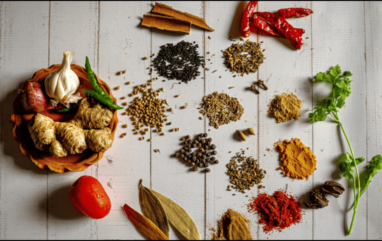 Las hierbas y las especias se consumen en combinación con otros alimentos, no deben considerarse como único tratamiento. ESPECIAL/Photo by Ratul Ghosh on Unsplash