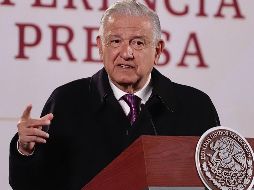 López Obrador aseguró que tiene facturas de los ingresos de Loret de Mola por 35 millones de pesos anuales. EFE / B. Fregoso