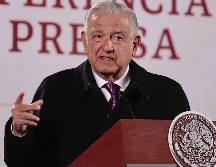 López Obrador aseguró que tiene facturas de los ingresos de Loret de Mola por 35 millones de pesos anuales. EFE / B. Fregoso