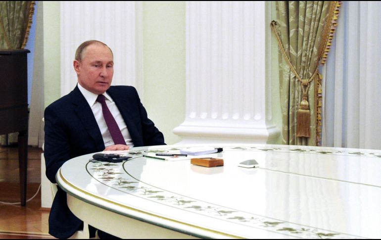 En cuanto a las demandas de seguridad rusas planteadas a EU y la OTAN, Putin dice que Rusia no recibió una respuesta constructiva, pero confía en continuar el diálogo. EFE / M. Klimentyev