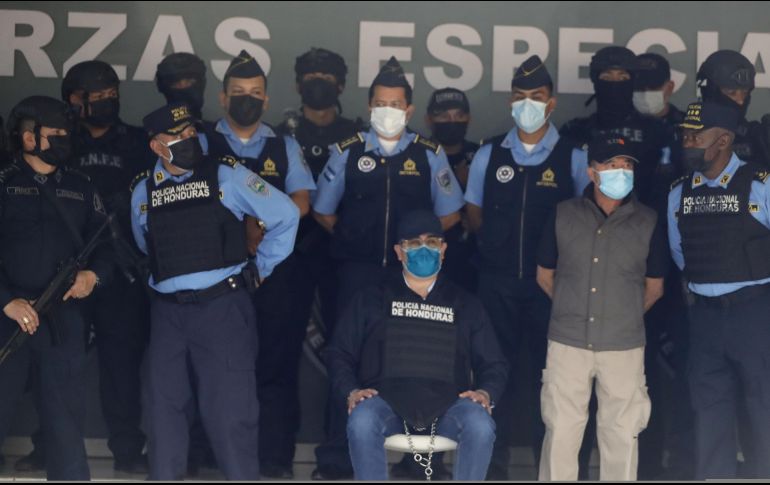 Juan Orlando Hernández fue capturado este martes en su casa en Tegucigalpa y trasladado a rendir su primera declaración. EFE/ G. Amador