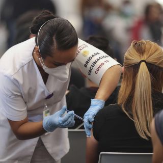 COVID en Jalisco: Llegan a la Entidad más vacunas para mayores de 30; hoy abren citas