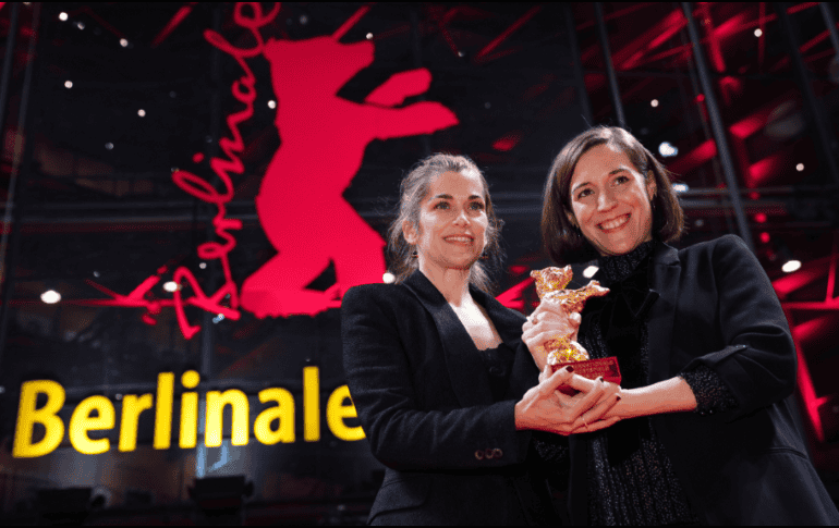 Maria Zamora  y Carla Simon productora y directora del filme  'Alcarras'. EFE/C. Bilain