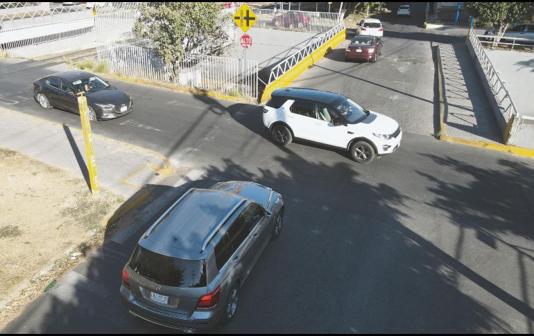 La dinámica se genera en los cuatro puntos del cruce; se instalaron señalamientos con la leyenda: 