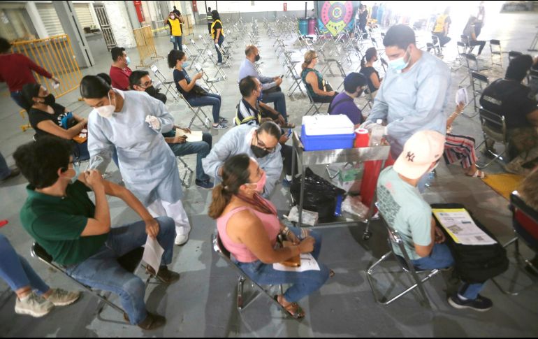 Jalisco instaló macromódulos para la apliación de vacunas, el objetivo era hacer más eficiente y rápido el proceso. ESPECIAL