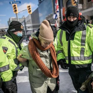 Canadá: Detienen a más de 100 manifestantes en protesta antivacunas en Ottawa